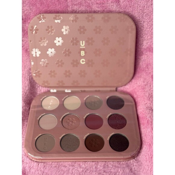 New! Ulta Beauty Blushing Blooms Eyeshadow Palette BNIB NWT - Picture 4 of 4